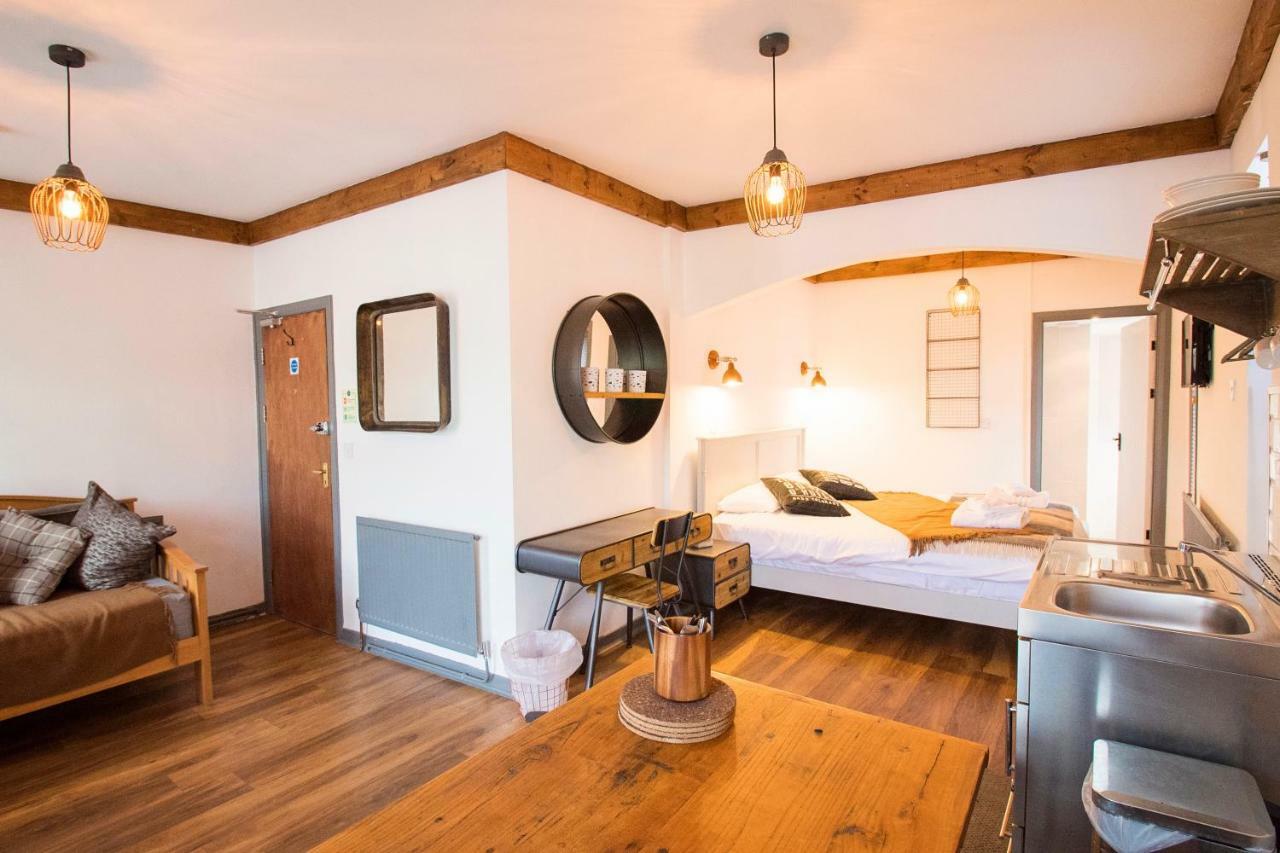 Nik The Greek Bed and Breakfast Burry Port Εξωτερικό φωτογραφία