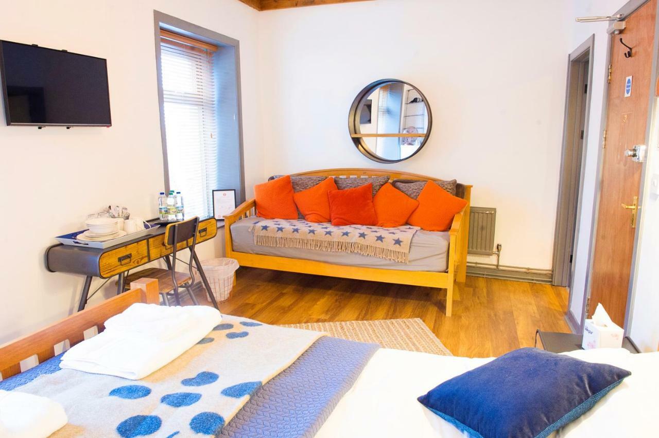 Nik The Greek Bed and Breakfast Burry Port Εξωτερικό φωτογραφία