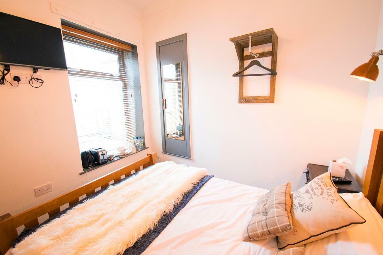 Nik The Greek Bed and Breakfast Burry Port Εξωτερικό φωτογραφία