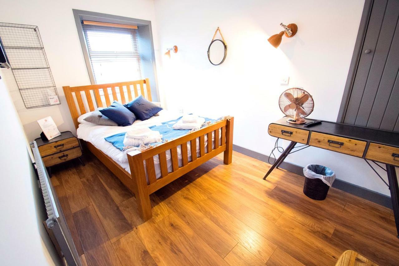 Nik The Greek Bed and Breakfast Burry Port Εξωτερικό φωτογραφία