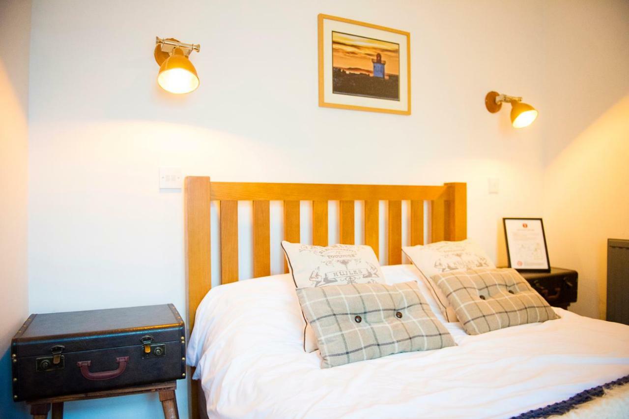 Nik The Greek Bed and Breakfast Burry Port Εξωτερικό φωτογραφία